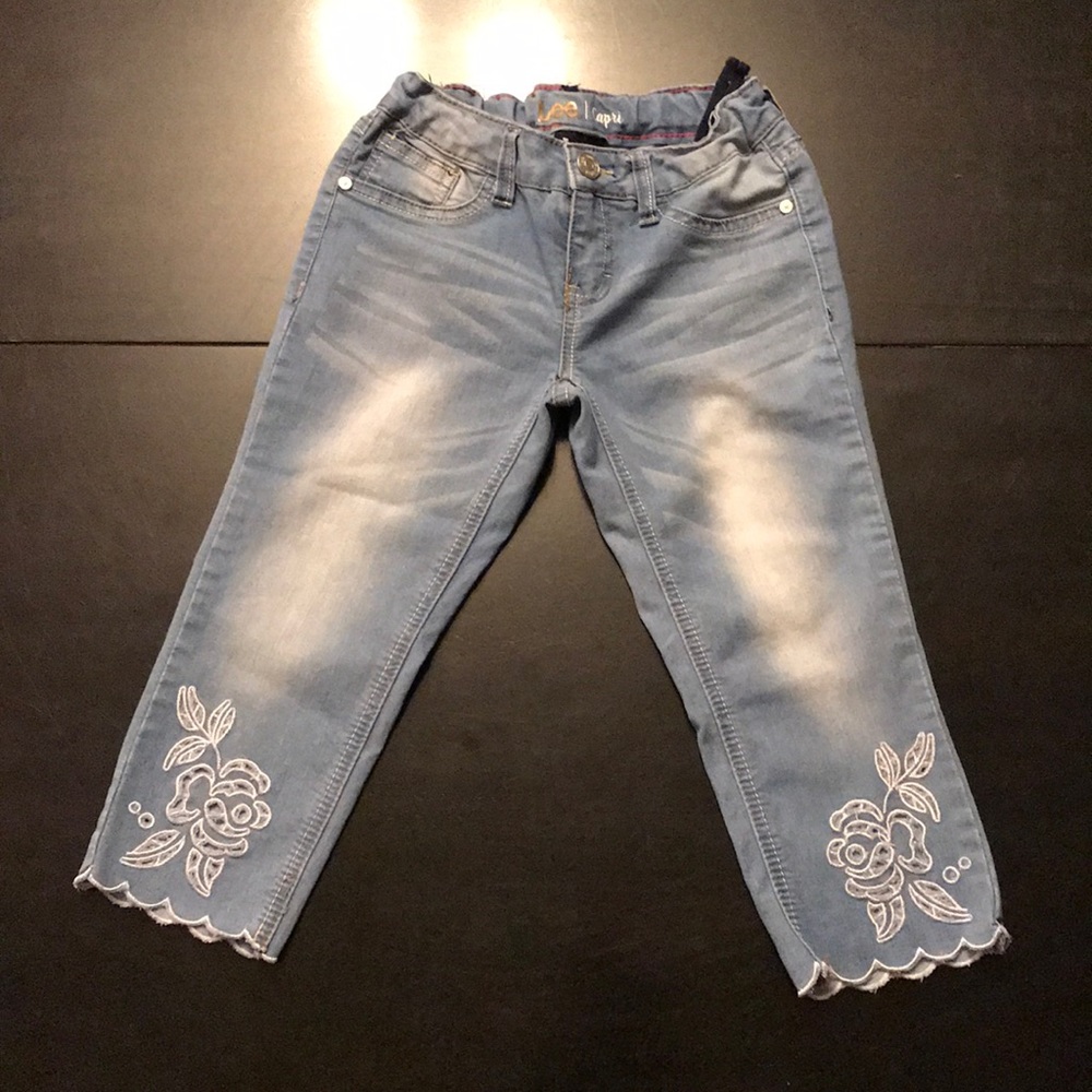 Lee girls light wash Capri jeans size 8 like new